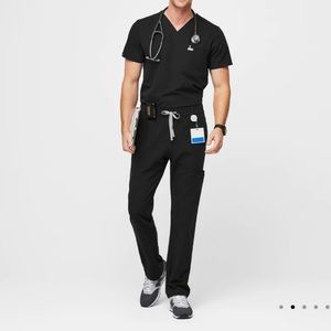 2 pair Figs Cairo Cargo scrub pants -L